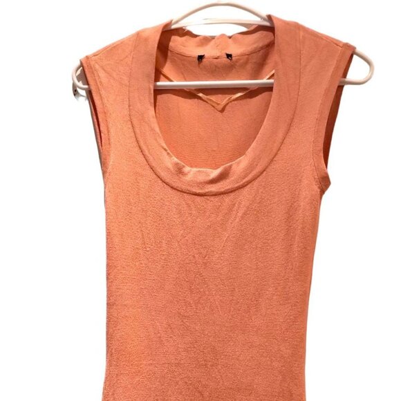 Y2K Banana Republic Fitted Sleeveles Stretch Knit Queen Anne Neckline U-Neck Top - Picture 4 of 16